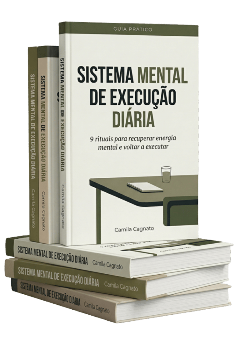Stack of Sistema Mental de Execução Diária books by Camila Cagnato for mental energy and productivity.