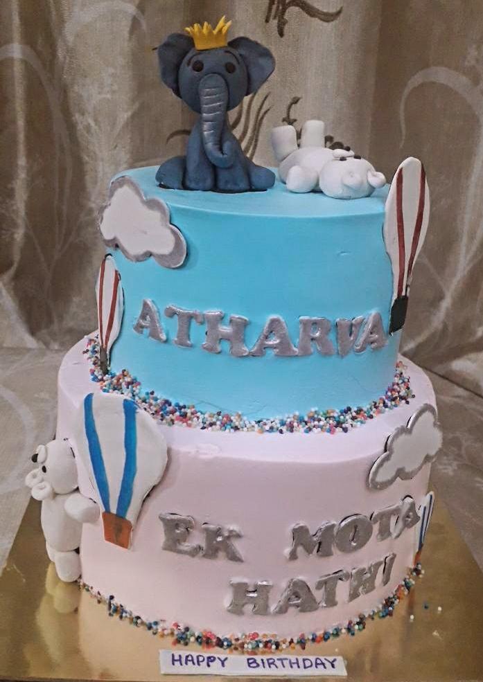 animal fondant cake