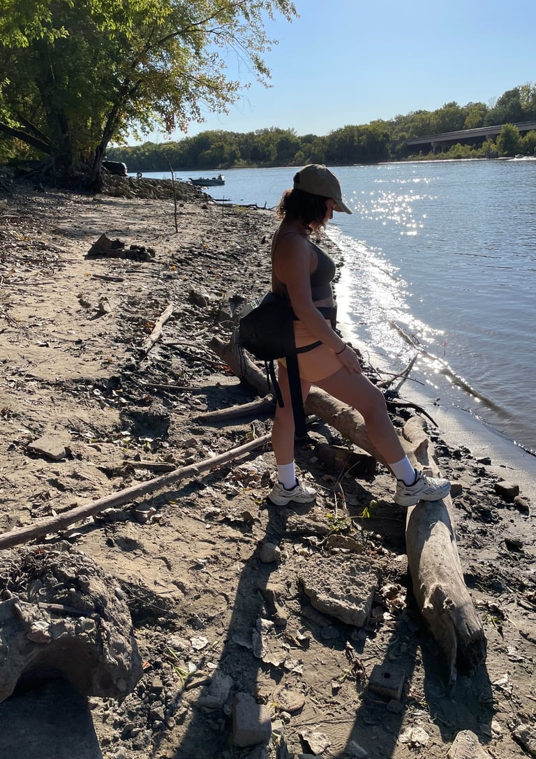 the rumphump, a backpack alternative that relieves upper body strain from traditional backpacks