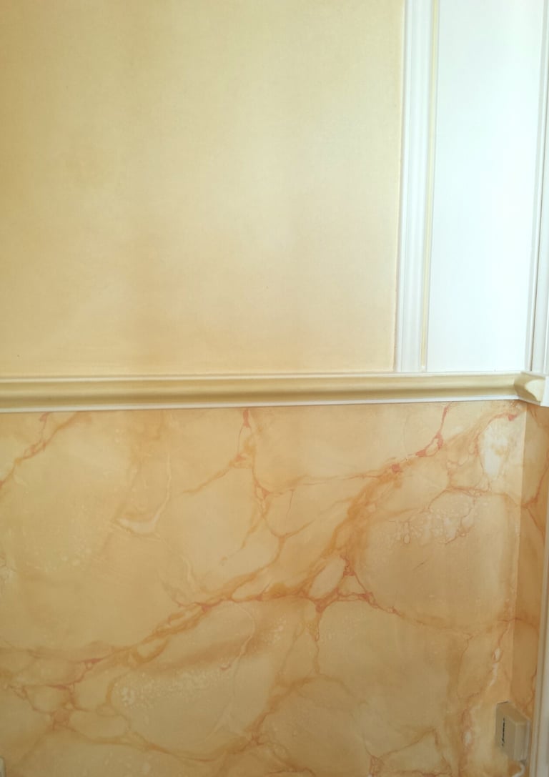 Faux marbre, jaune de sienne, peint en soubassement pour un appartement