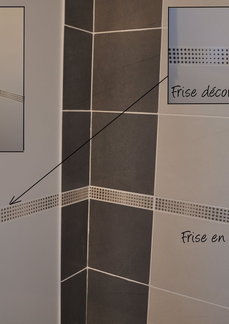 Imitation en peinture d'une frise en faïence sur mur de salle de bain 