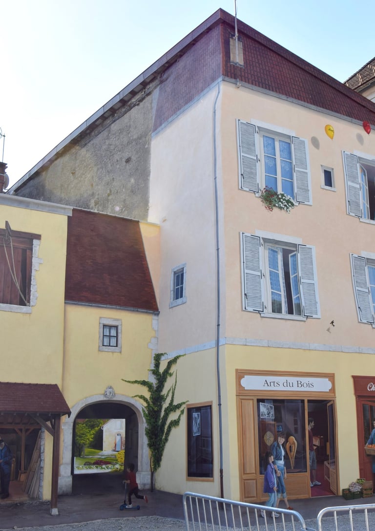 Réalisation de fresques en trompe-l'oeil à Moirans-en-Montagne