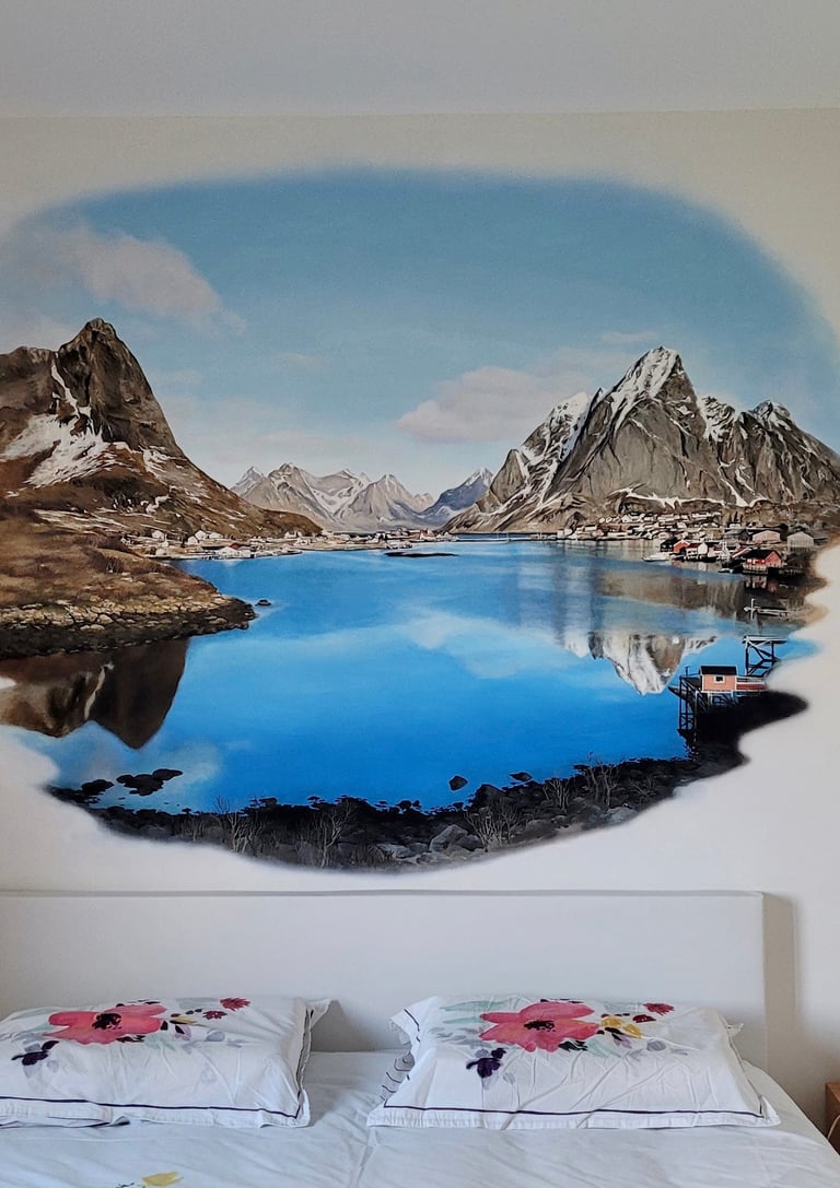 Voyage en Norvège aux Iles Lofoten avec ce décor mural peint en tête de lit. Rêvez des paysages grandioses des pays nordiques