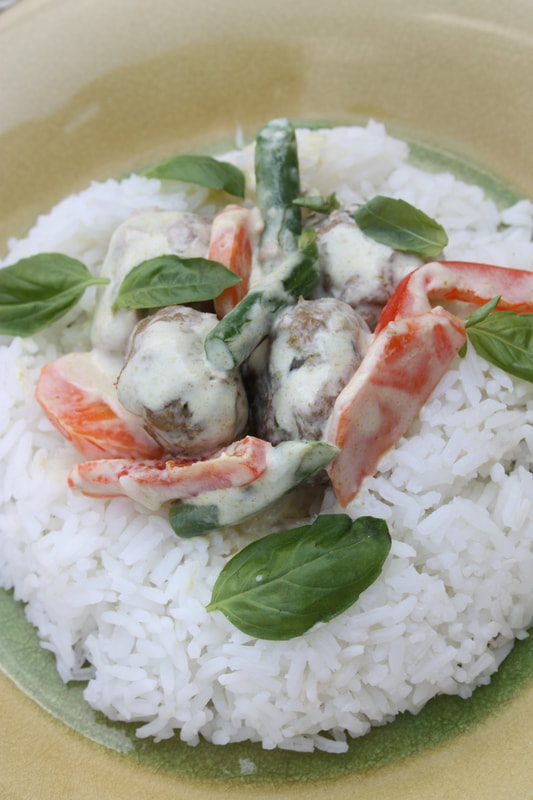 green curry turkeyballs on rice