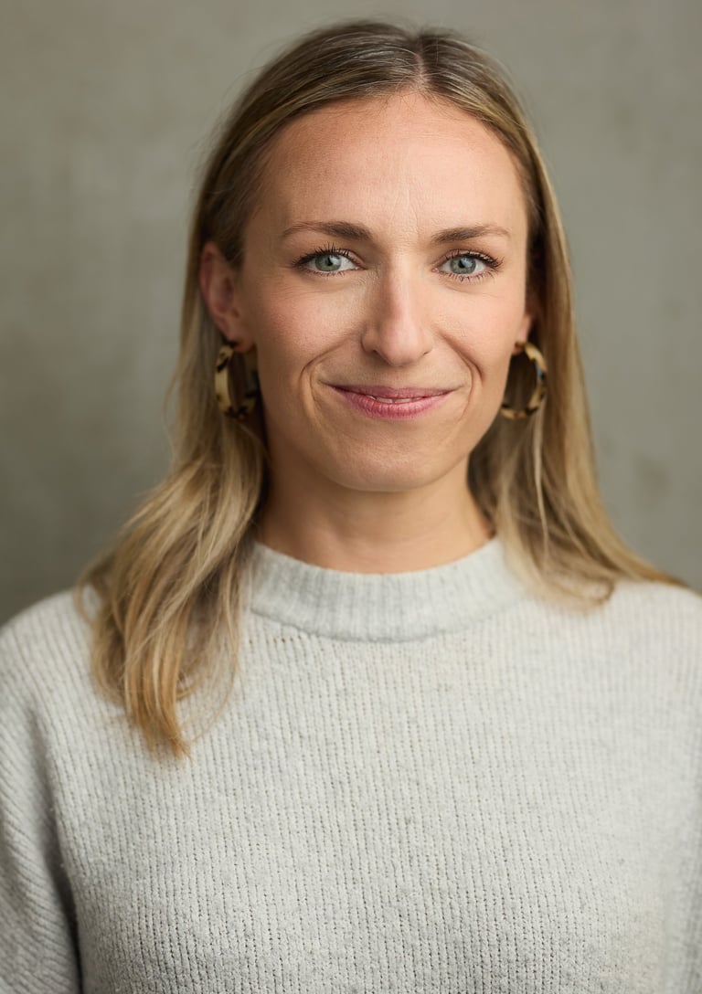 ROSE GRAY - ACTING COMEDY HEADSHOT