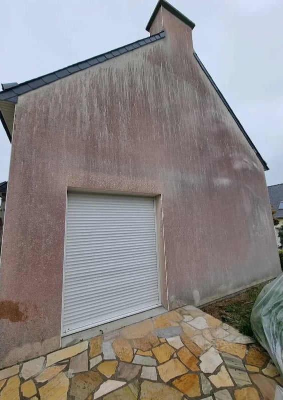 Nettoyage de pignon exposé Nord à la Petite Palud.