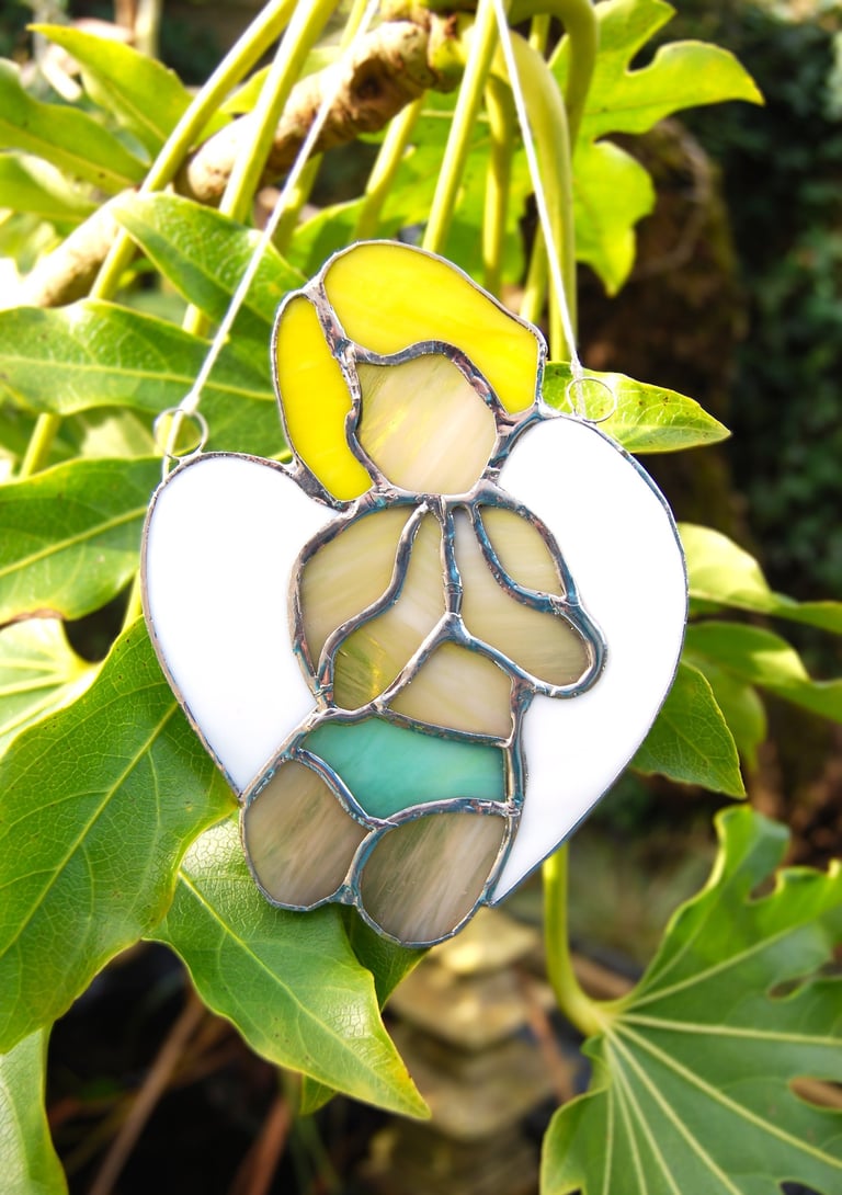 ange décoration tombe en vitrail, verre