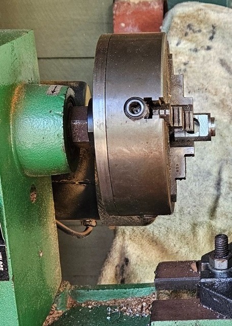 Picture of the mounted 4-jaw chuck