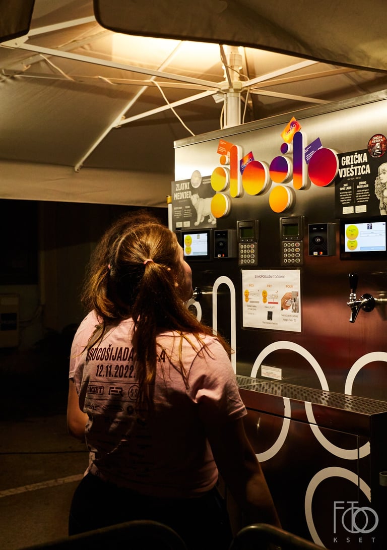 gloglo self service machine at a venue