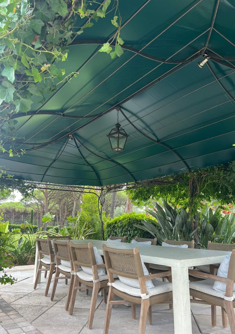 Toile verte PVC sur pegrola 