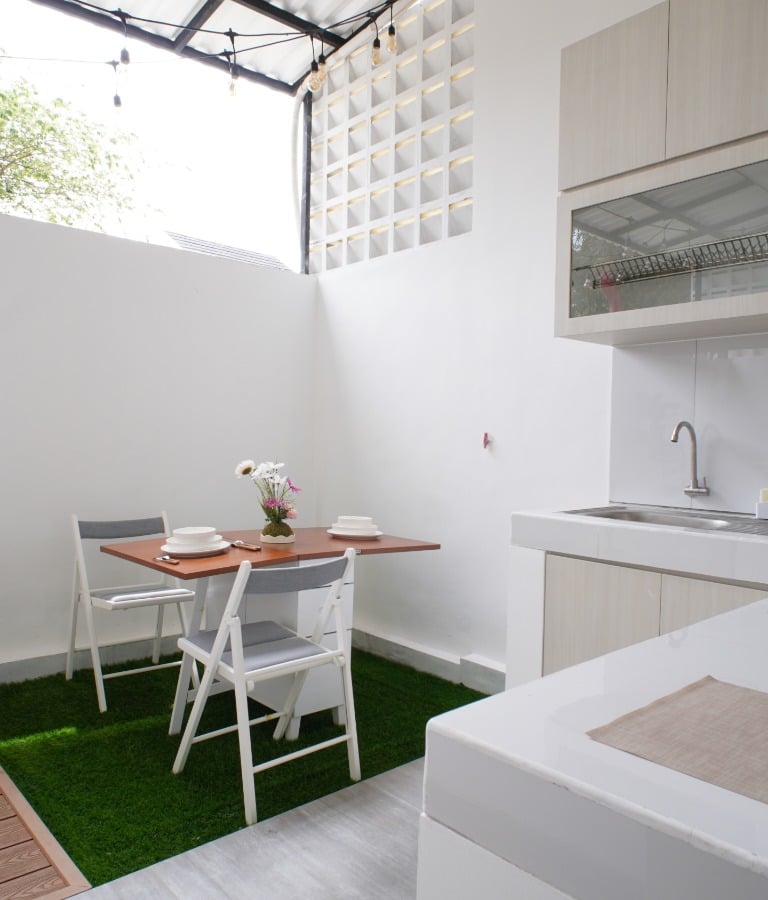 Design dapur dan ruang makan yang compact cocok untuk keluarga muda