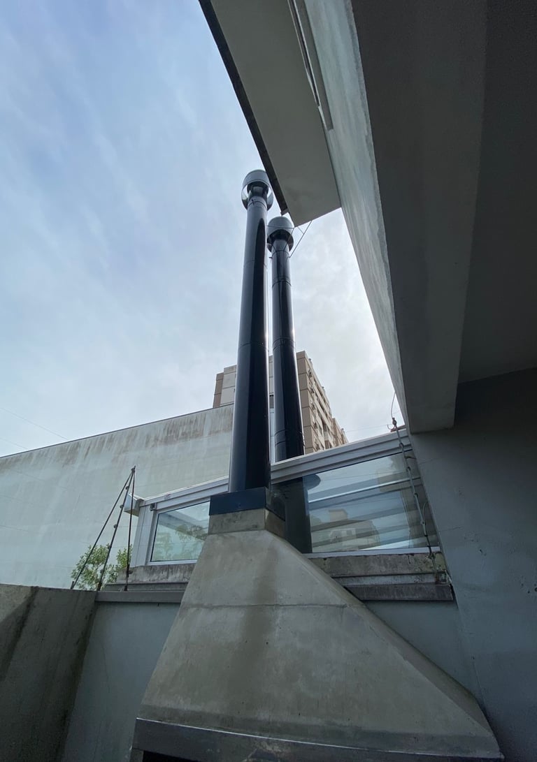 Rufos e pingadeiras instalados em platibanda em Porto Alegre