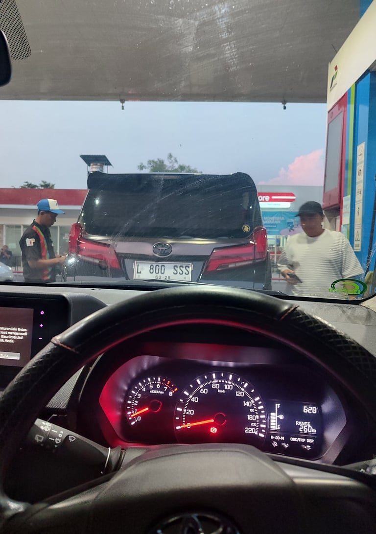 Sewa-Alphard-hybrid-surabaya