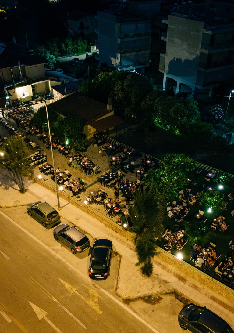 Αυλή Πάτρα – Εξωτερικός χώρος εστιατορίο