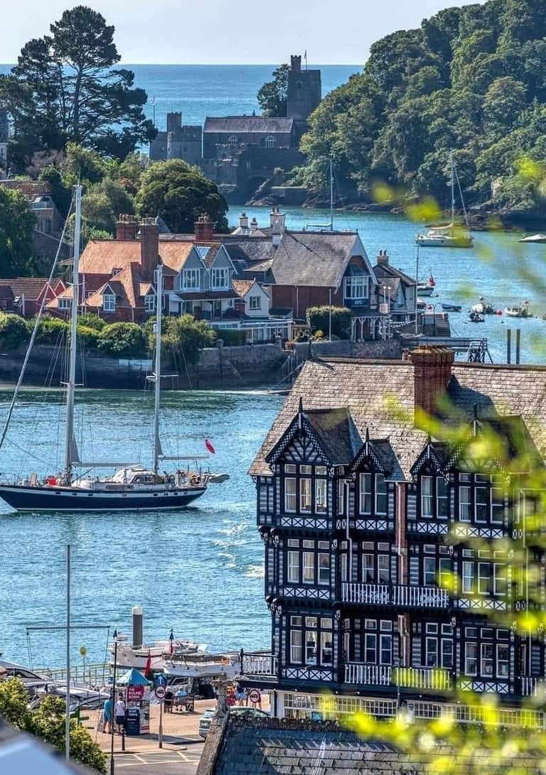 The entrance to Dartmouth Harbour
