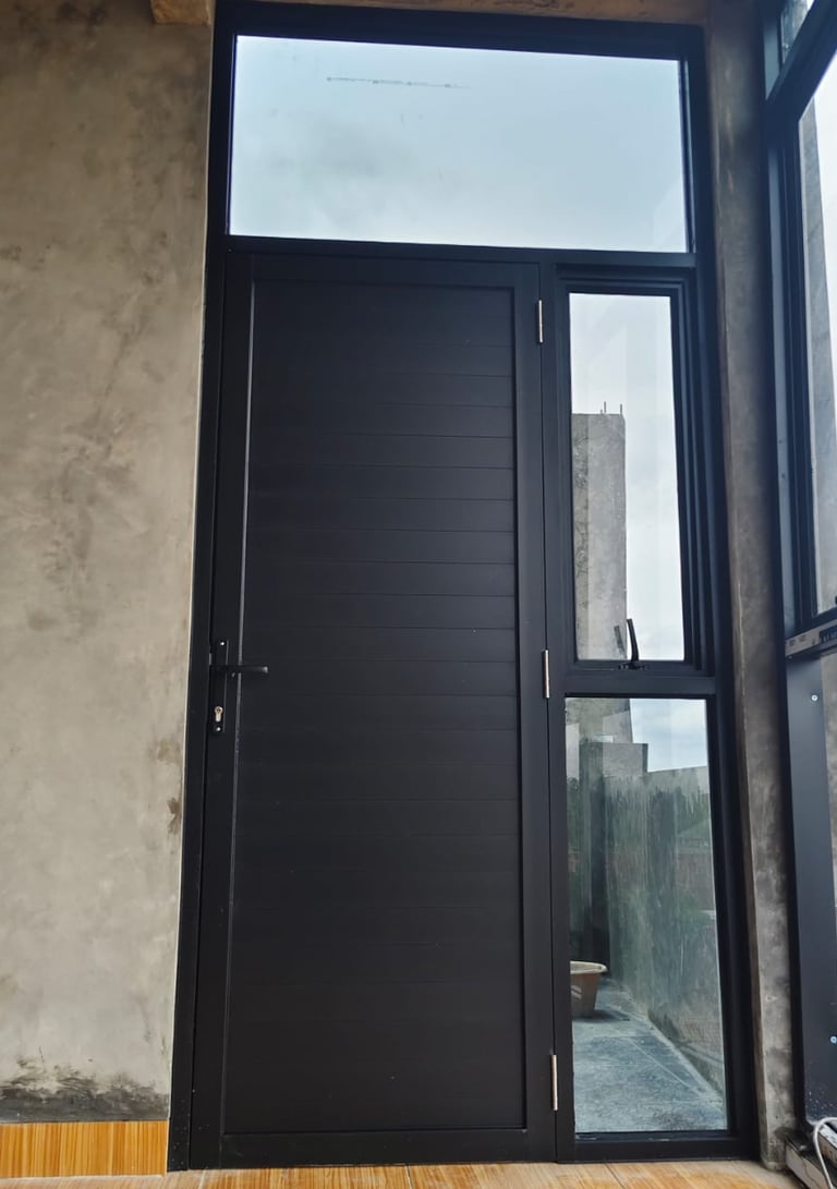 <img src="pintu-aluminium.jpg" alt="Pintu Aluminium Minimalis Kuat dan Tahan Lama - Dzalfa Jaya Alum