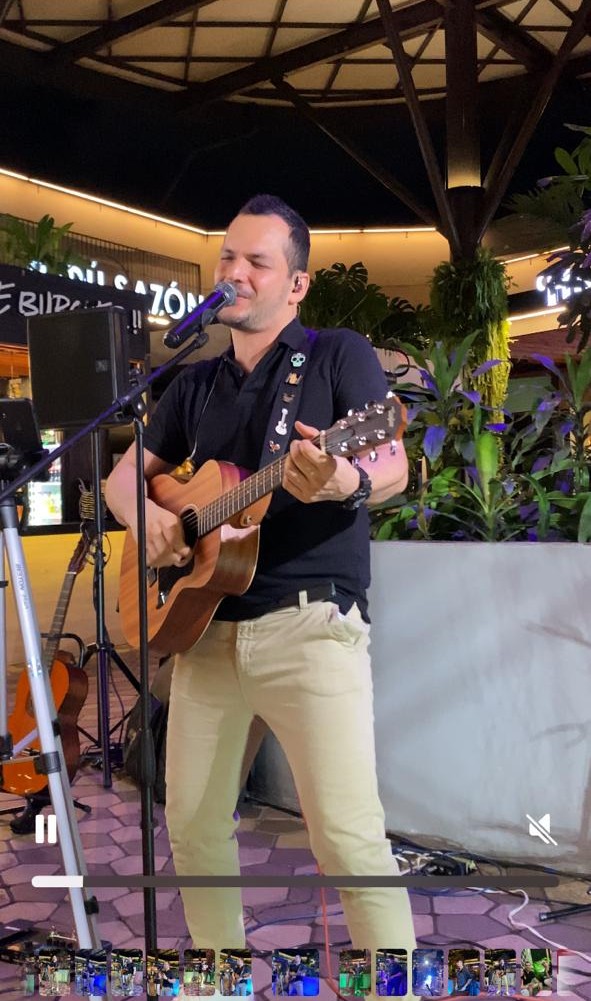 papomusic en noches de calle BISTRO