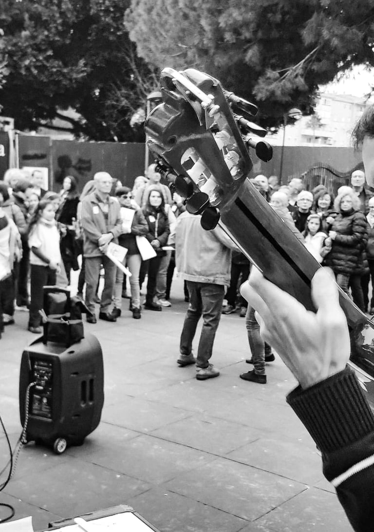 Paco Lomeña en solidaridad con el movimiento vecinal en contra del cierre del Parque del Oeste.