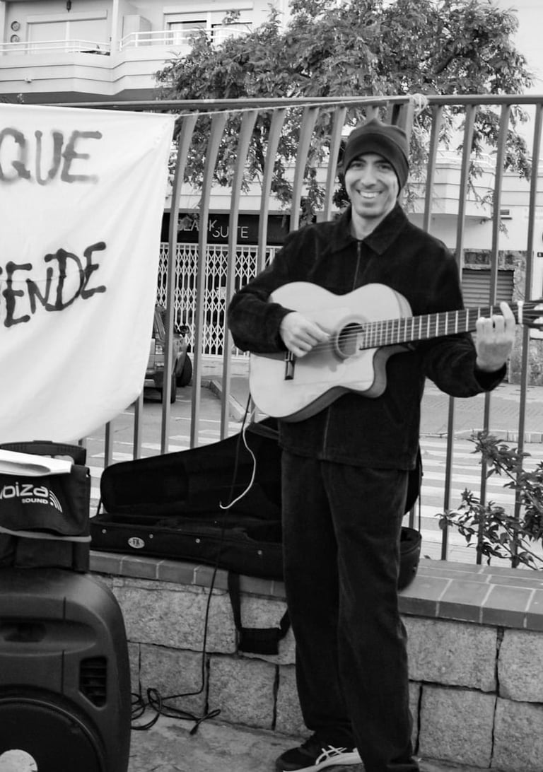 Paco Lomeña en solidaridad con el movimiento vecinal en contra del cierre del Parque del Oeste.