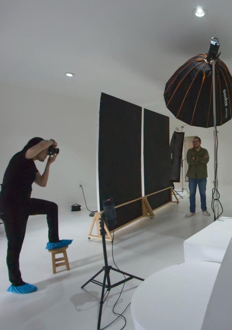 Joel Gastélum on photography set