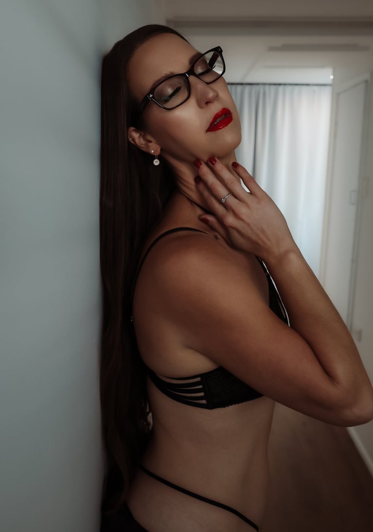 Pleasurelit Patricia