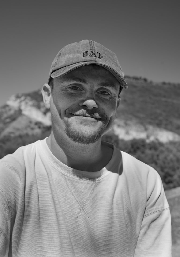 Portrait homme, homme avec casquette, portrait homme avec casquette