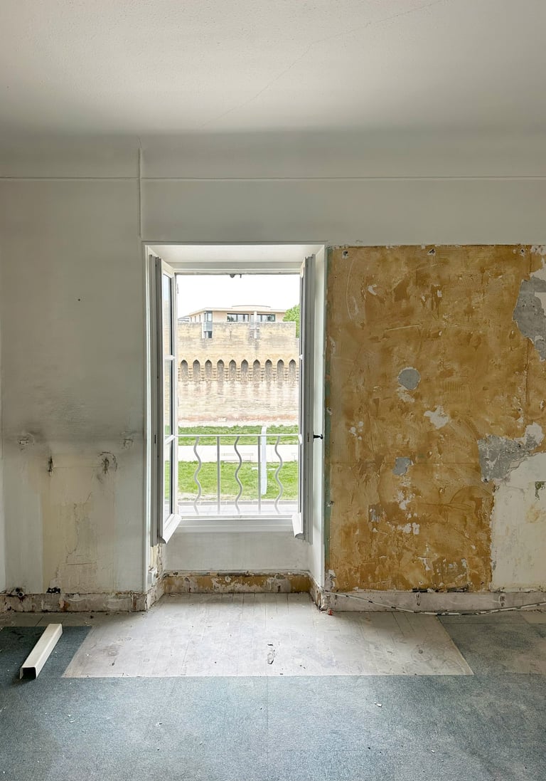 Vue sur les remparts depuis la future chambre du studio à Avignon