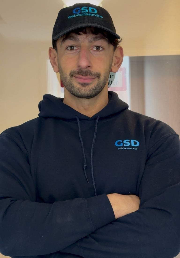 Yusuf von GSD Gebäudeservice aus Köln, Ansprechpartner für Unterhaltsreinigung, Büroreinigung und Hausmeisterservice