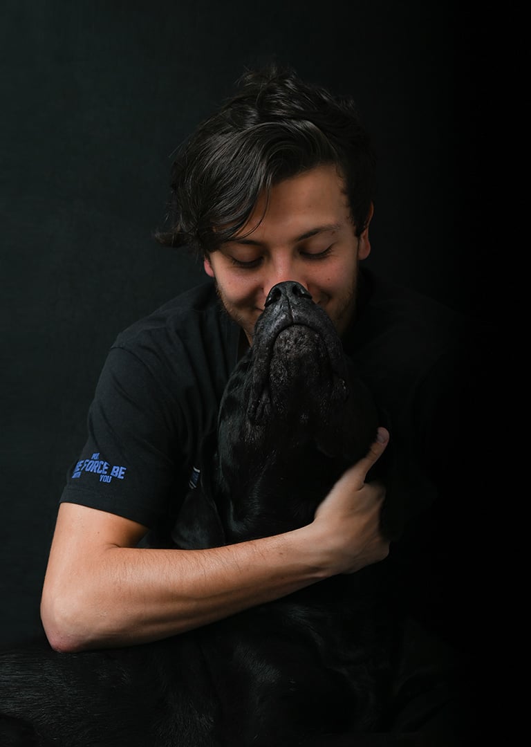 fotografia de mascota perro en familia