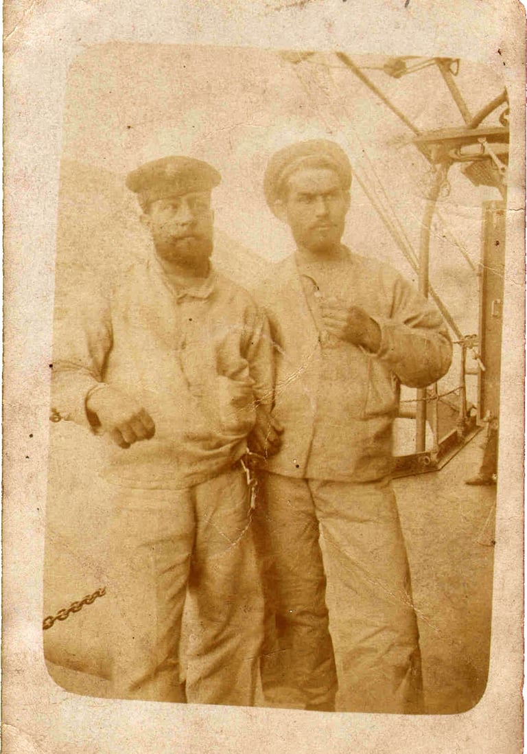 Harmat Lajos jobbról egy bajtársával 1909-10 között