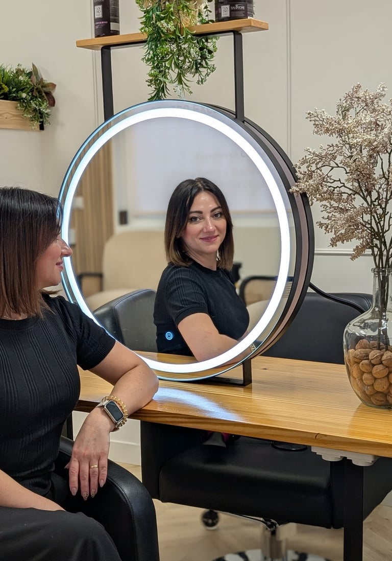 Nina presentando su salón en Griñón, Madrid