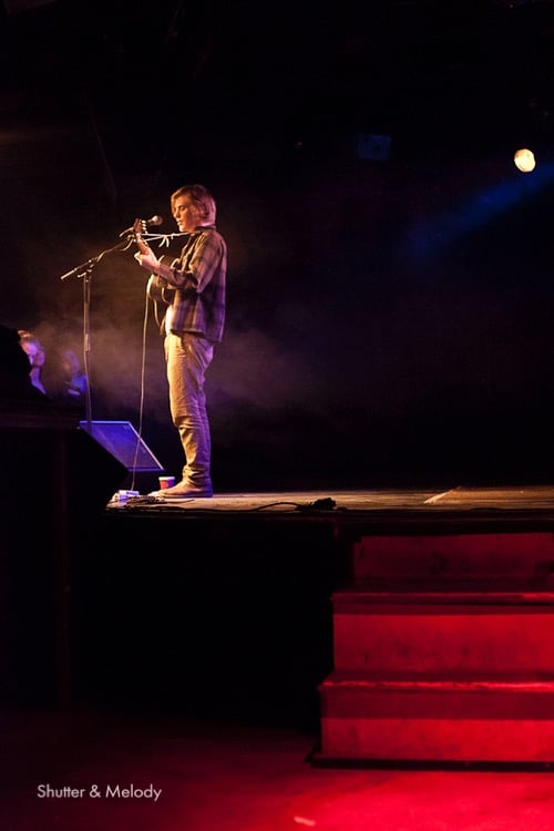 Johnny Flynn auf der Bühne des Magnet in Berlin.
