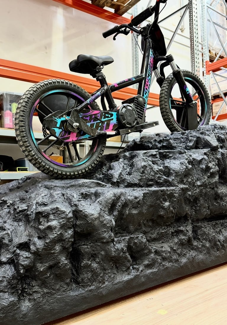 Handgefertigte Skulptur für Masters of Dirt
