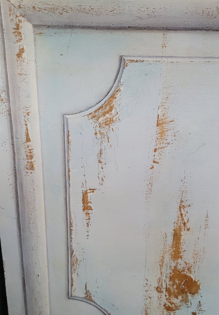 Panneau de bois et menuiserie peints en trompe-l'oeil, faux bois, faux relief, imitation patine.