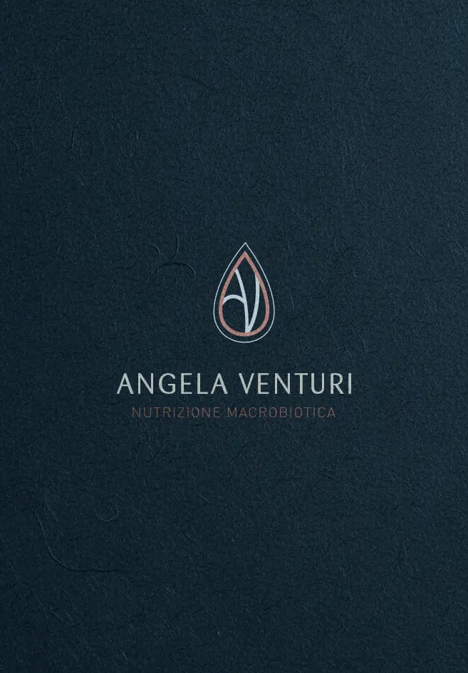 Logo per nutrizionista macrobiotica con simbolo a goccia, esempio di brand identity professionale.