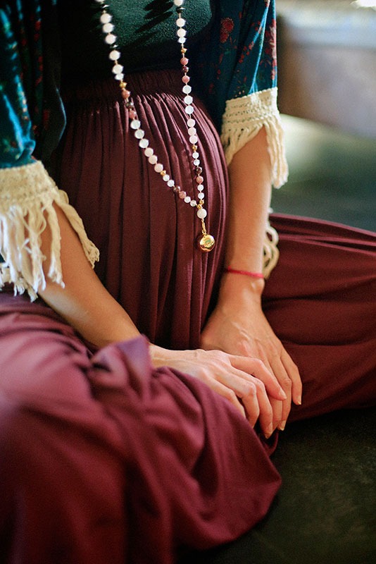 Accompagnement blessing way femme enceinte ventre rond