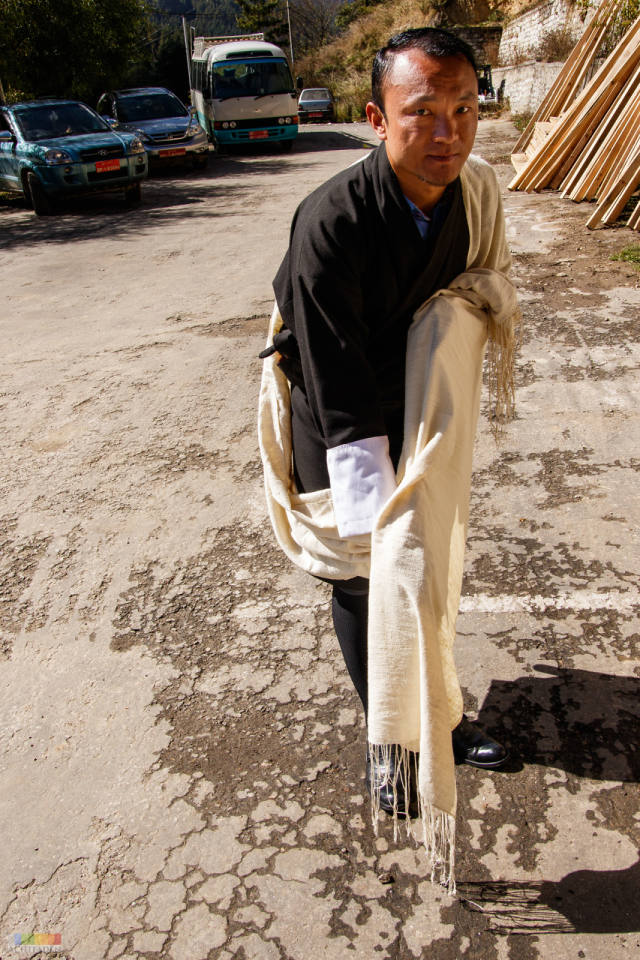 Gesture_of_Welcoming_an_Honoured_Guests_in_Bhutan