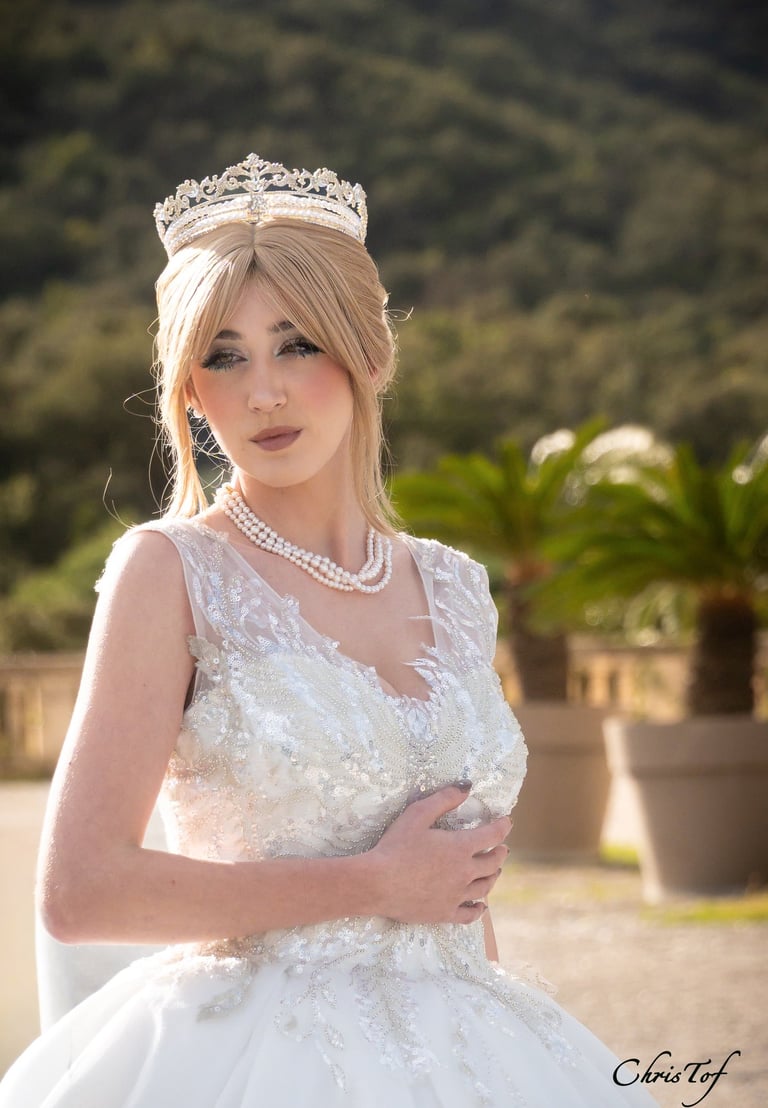 jeune fille en robe de mariée , regard pensif devant le chateau de Valmy à argeles 66