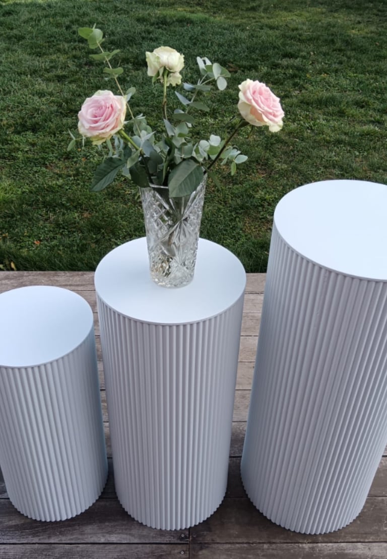 colonnes striées en métal