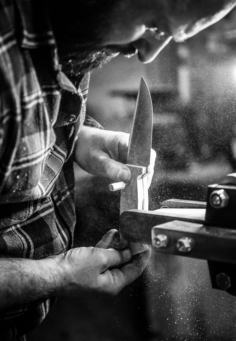 Aywi Coutellerie en plein travail