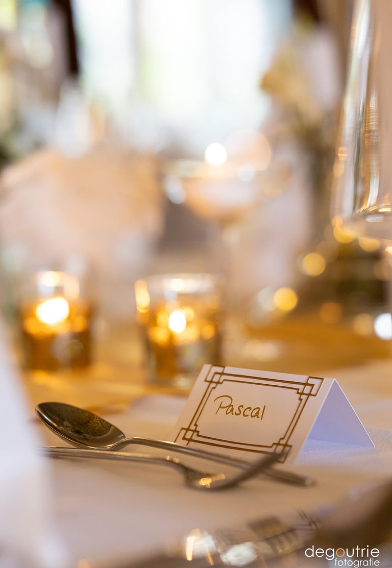 Dekoration Hochzeitstisch Namensschild elegant gold