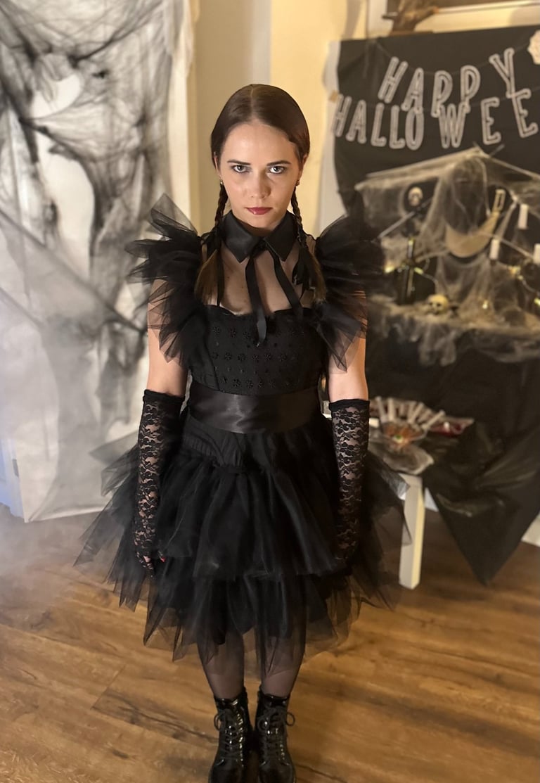 Trečiadienės kostiumas, Adamsu seimynele.