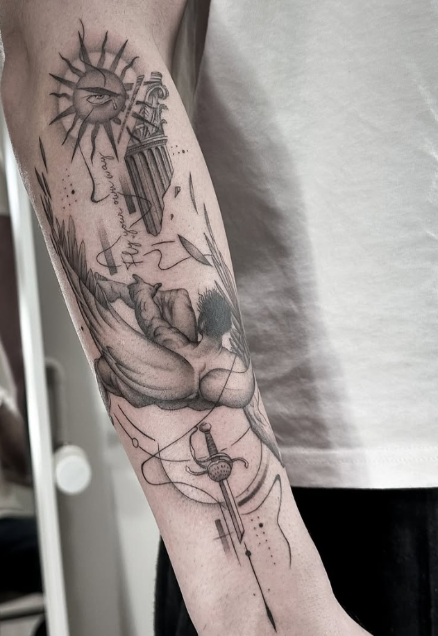 Tatuaje microrealismo sol con ojo, mano y ikaro con geometría en antebrazo madrid
