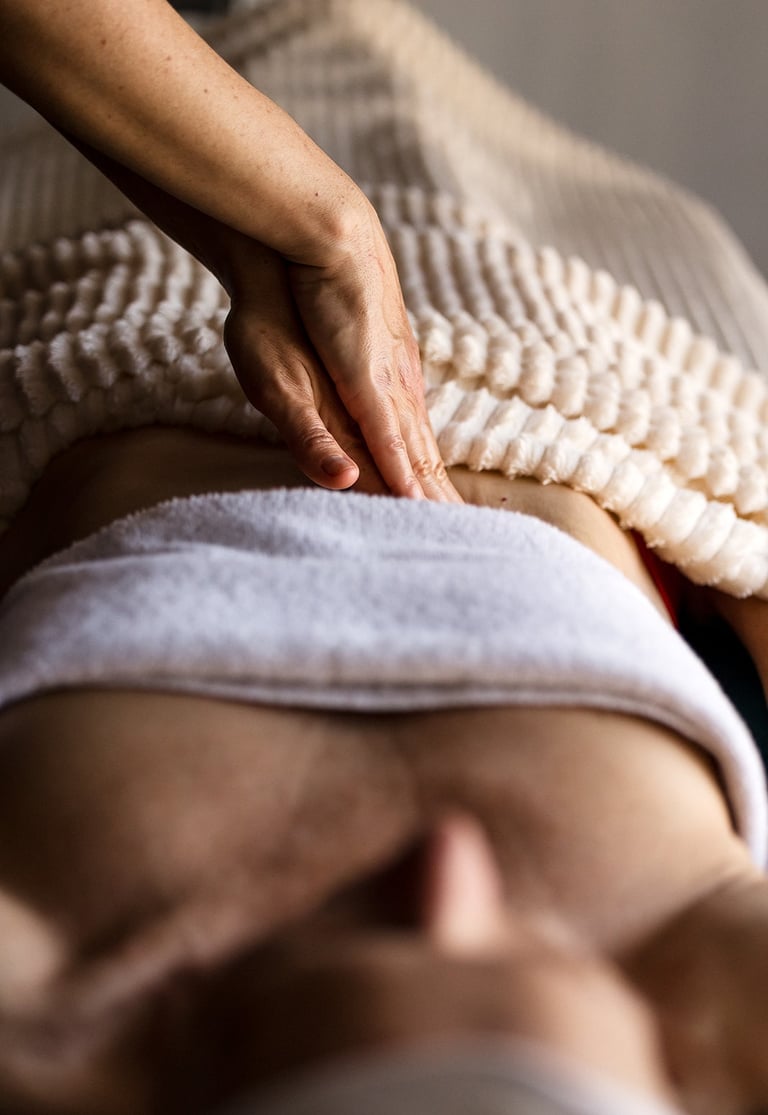 Massage abdominal belly révolution sur une cliente