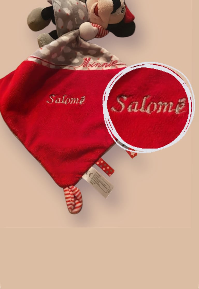 doudou mouchoir peluche disney minnie souris rouge et grise a nuage brodée "Salomé"