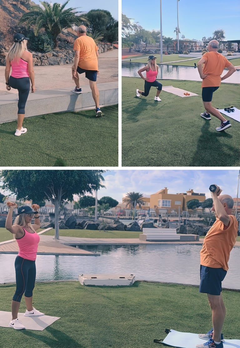Valeria e cliente svolgono allenamento funzionale all’aperto su prato verde