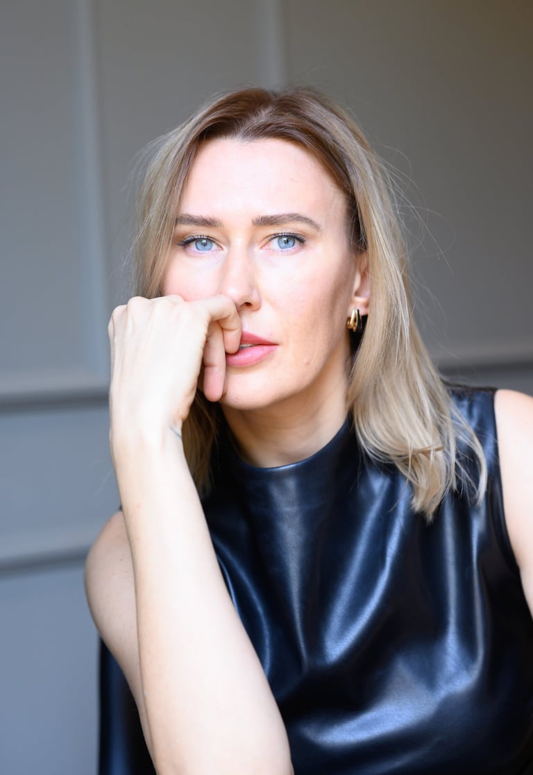Microblading master Darina Sendrau posing in front of the camera