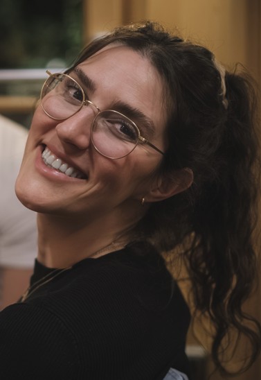 Inhaberin Laura Ricciotti lächelt | Hypnose Stuttgart