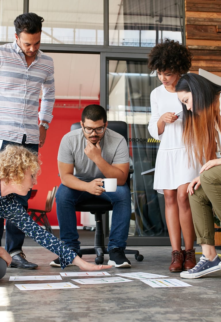 Équipe engagée dans un atelier Eureka Ensemble, collaboration et créativité au rendez-vous.