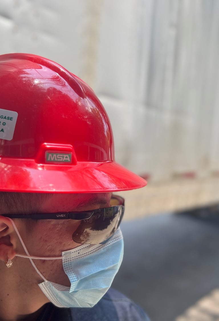 Casco de seguridad ala ancha para trabajo industrial y protección personal EPP - Tienda Mirsi